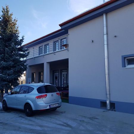 Ubytovanie House Galanta Exteriör bild